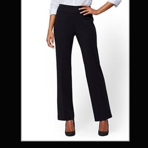 NY&Co Black 7th Avenue straight leg Capri pants